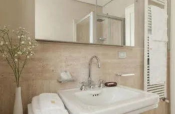 Royal Suites *