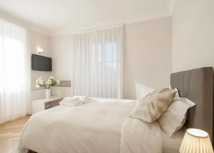 酒店 Royal Suites *