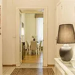 Отель Royal Suites Милан