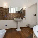 Отель Royal Suites Милан