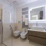 Отель Royal Suites Милан