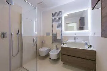 Отель Royal Suites Милан